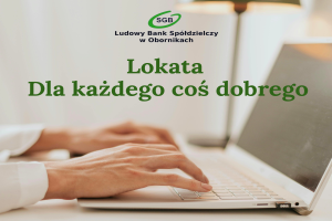 Grafika przedstawia dłonie piszące na laptopie.