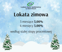 Grafika przedstawia dwie choinki zaśnieżone na tle błękitnym rosnące na warstwie śniegu.